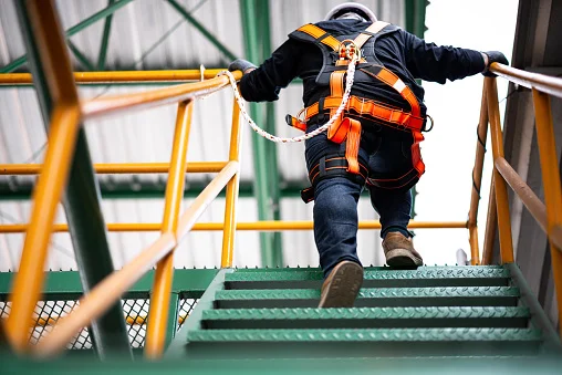 Fall protection toolbox talk in Hindi